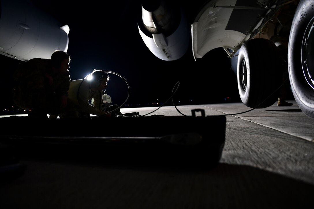 Crew chiefs assigned to the 911th Aircraft Maintenance Squadron watch as a C-17 Globemaster III is raised during a thru-flight inspection at the Pittsburgh International Airport Air Reserve Station, Pennsylvania, April 16, 2019.