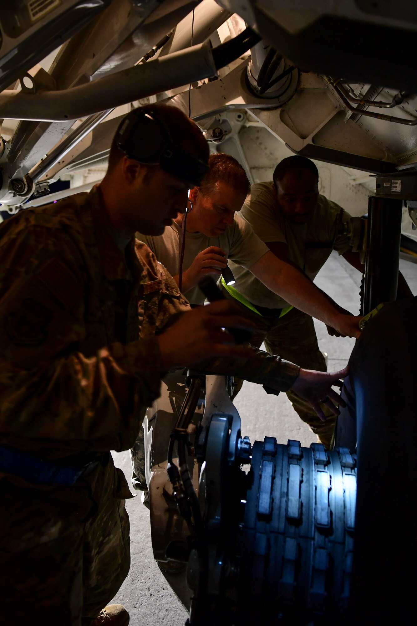 Crew chiefs assigned to the 911th Aircraft Maintenance Squadron remove a tire from a C-17 Globemaster III during a thru-flight inspection at the Pittsburgh International Airport Air Reserve Station, Pennsylvania, April 16, 2019.