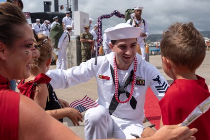 A Sailor assigned to the Los Angeles-Class fast-attack submarine USS Santa Fe (SSN 763) greets his family after he arrived at Joint Base Pearl Harbor-Hickam, after completing his latest deployment, April 22. (U.S. Navy Photo by Mass Communication Specialist 1st Class Daniel Hinton)