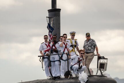 PEARL HARBOR -- Los Angeles-Class fast-attack submarine USS Cheyenne (SSN 773) and its crew arrive at Joint Base Pearl Harbor-Hickam, after completing their latest deployment, April 26. (U.S. Navy Photo by Mass Communication Specialist 1st Class Daniel Hinton)