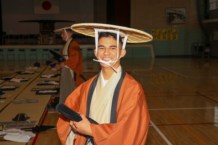 US Marines experience traditional Japanese culture