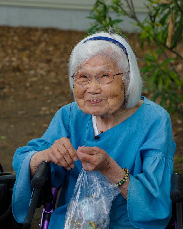 Americans learn Japanese history through Hiroshima Peace Park visit