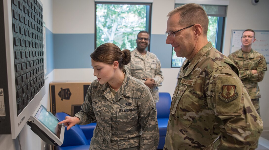 Command chiefs hold panel discussion