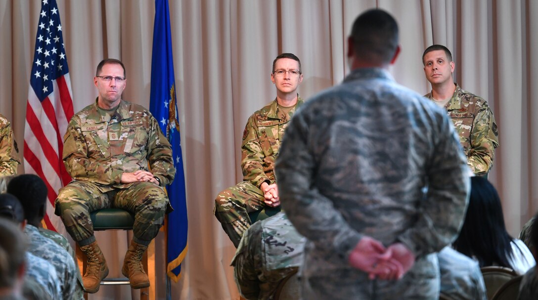 Command chiefs hold panel discussion