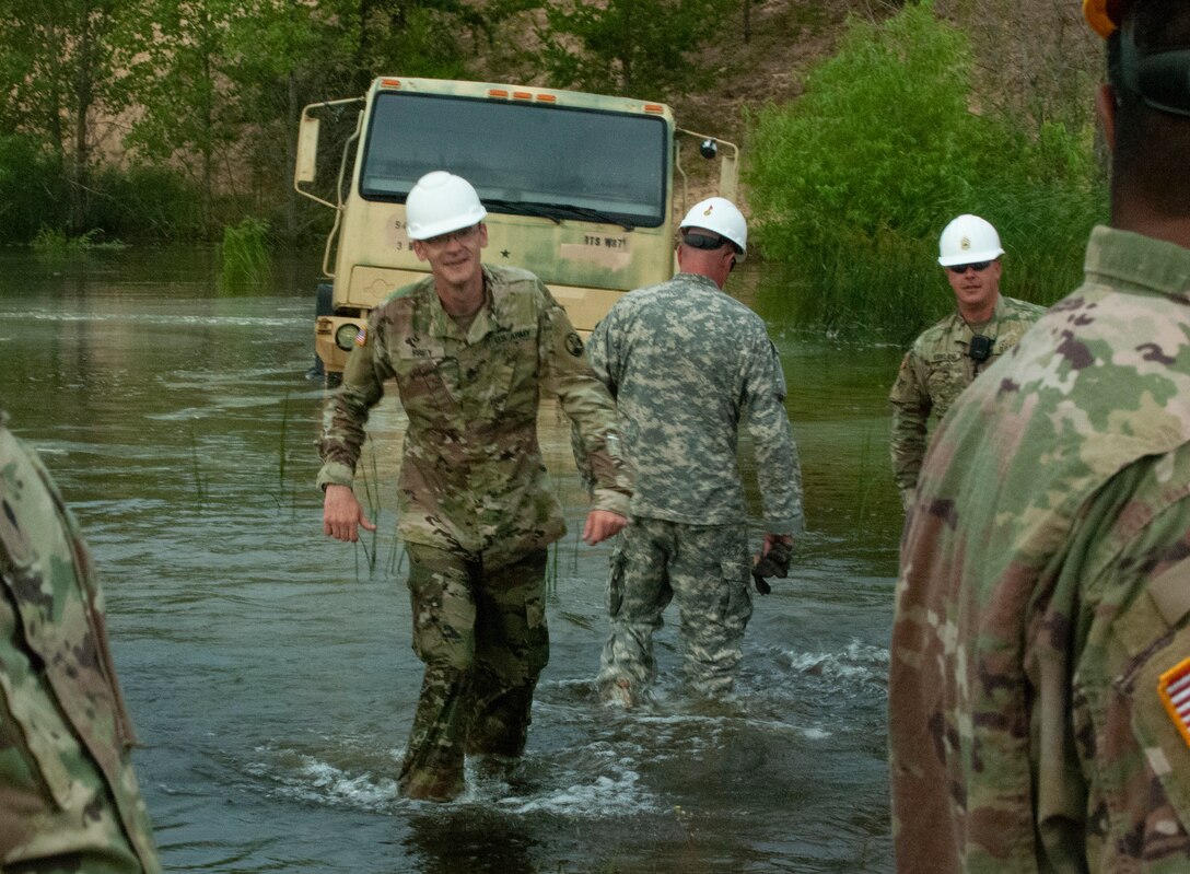 Soldiers dig deep for wheeled vehicle mechanic training