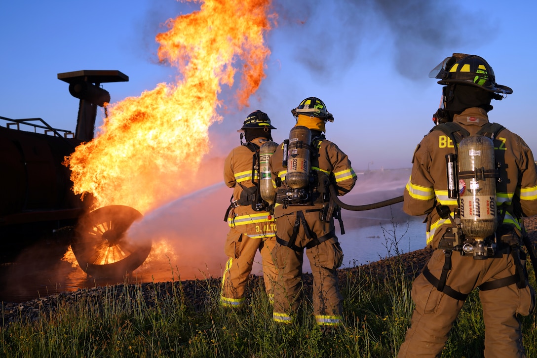 Niagara fire fighters conduct mutual aid drill with local vol. fire company