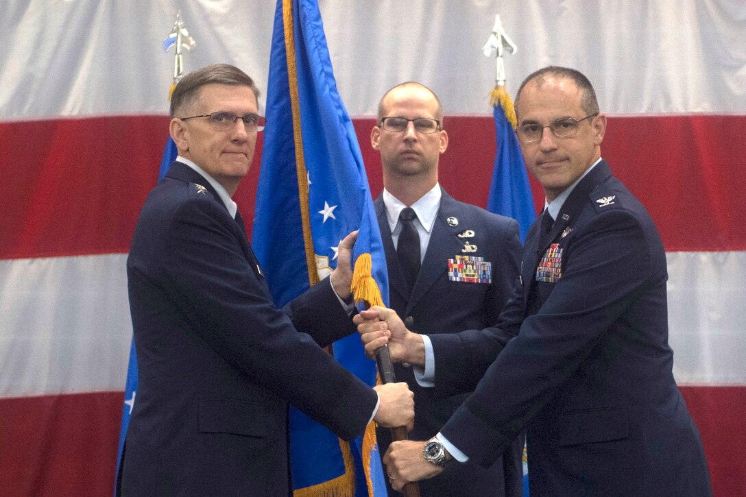 Col. Jablow relinquishes command