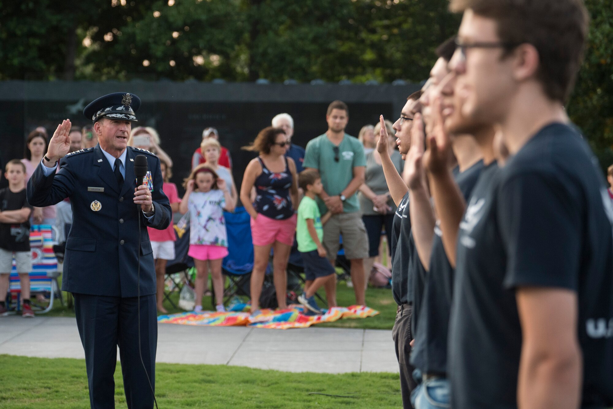 CSAF administers the oath of enlistment to Air Force recruits