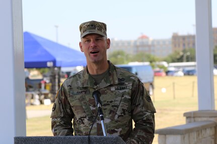 The 4th ESC bids farewell to a commanding general