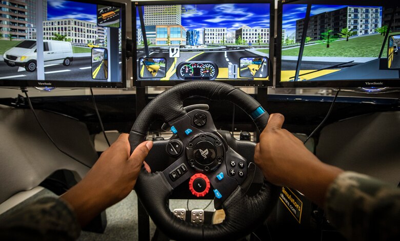 Simulator Teaches Large Vehicle Manual Transmission Driving