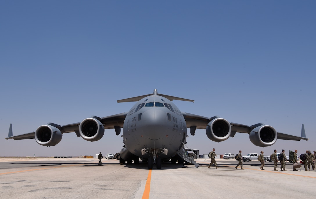 Maintainers disembarking a C-17