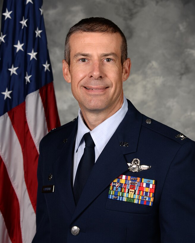 Official photo - Col Carpenter