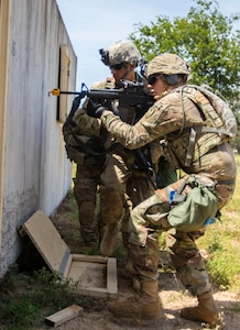 Military Police Soldiers’ Energy Remains High During Training