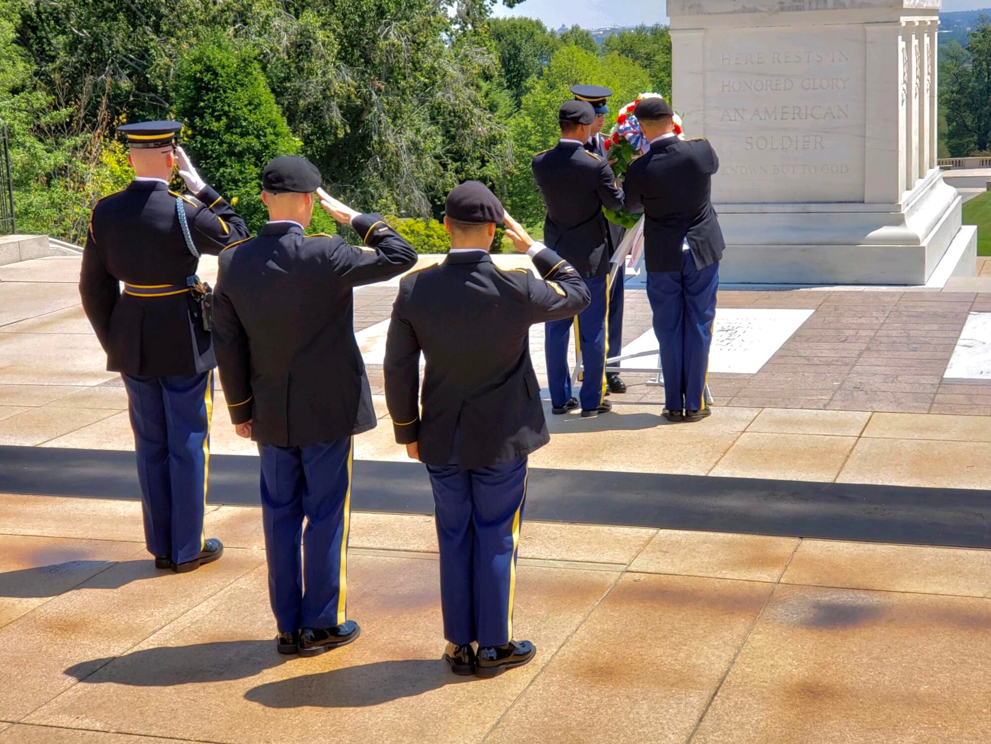 74th Dive Detachment lays wreath at the Tomb of the Unknown Soldier