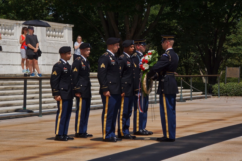 74th Dive Detachment lays wreath at the Tomb of the Unknown Soldier