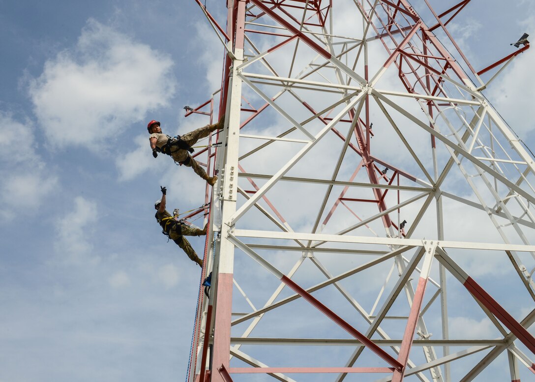 31st CS "Cable Dawgs"