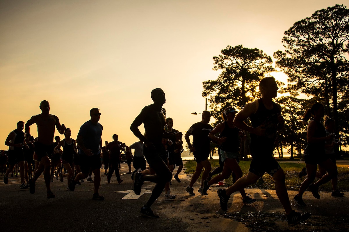 A group of airmen running.