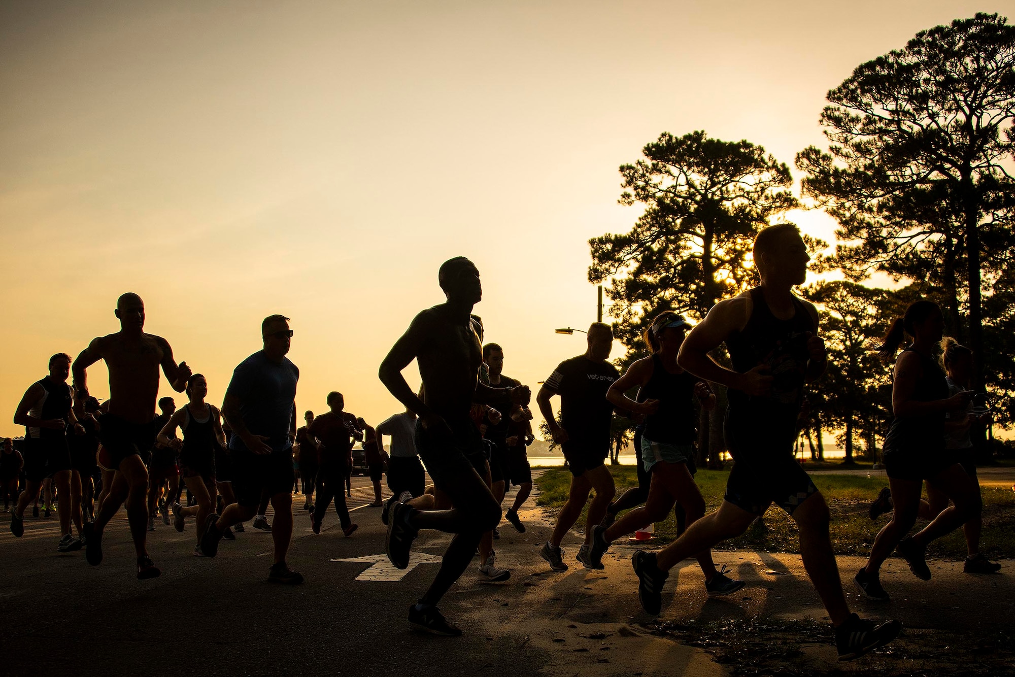 A group of airmen running.
