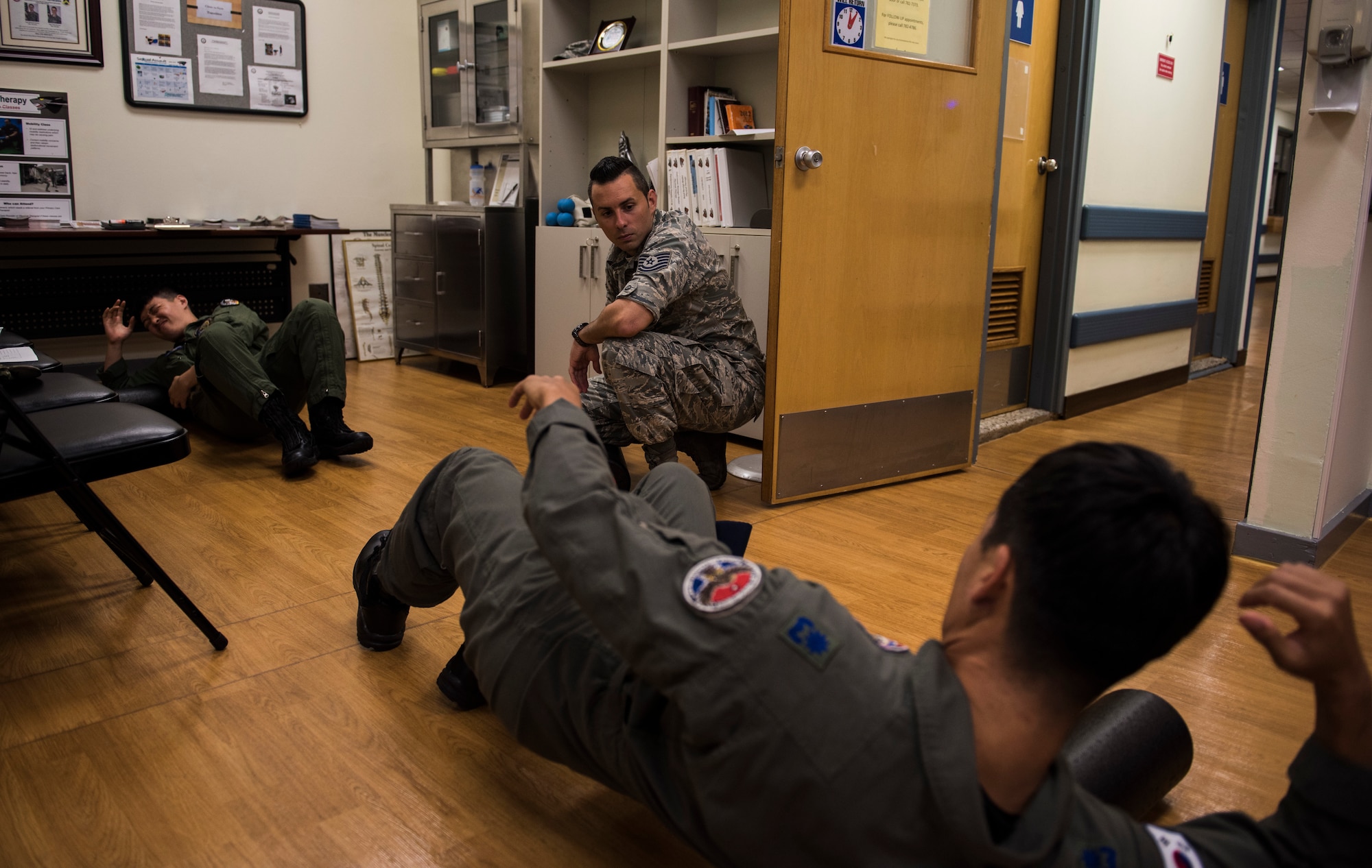 U.S. Air Force Tech. Sgt. David Spade, 8th Medical Operations Squadron physical therapy flight chief, shows pilots from the Republic of Korea Air Force’s 111th Fighter Squadron how to use a foam roller during a training session at Kunsan Air Base, Republic of Korea, Aug. 9, 2019. The 8th MDOS physical therapy flight taught the 111th FS pilots how to perform various stretches and exercises to alleviate pain and discomfort they were having. (U.S. Air Force photo by Senior Airman Stefan Alvarez)