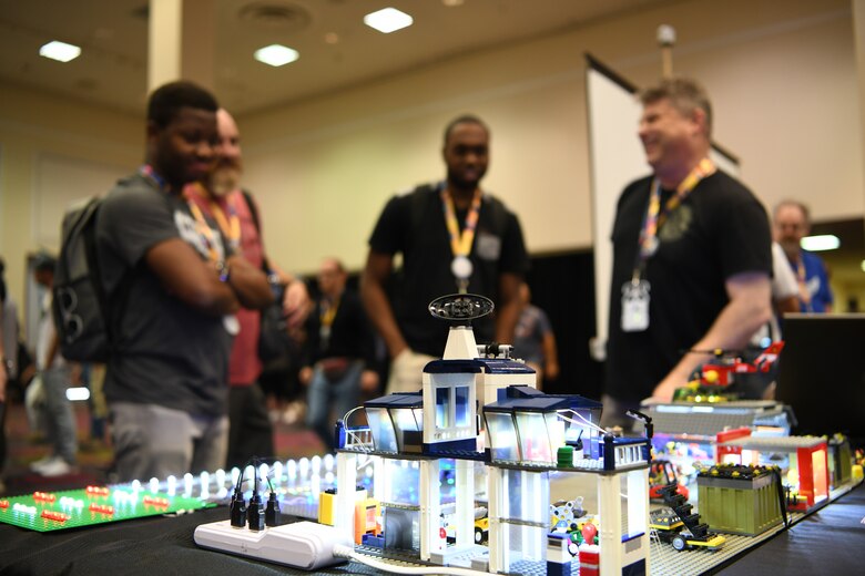 AFCYBER presents, participates in DEF CON 27 > Air Combat Command