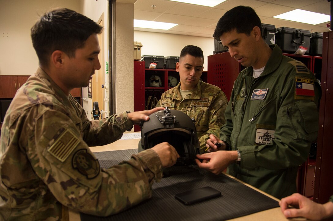Chilean, US Air Forces share helicopter expertise