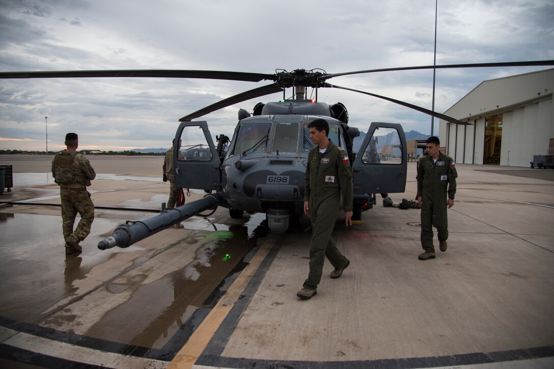 Chilean, US Air Forces share helicopter expertise