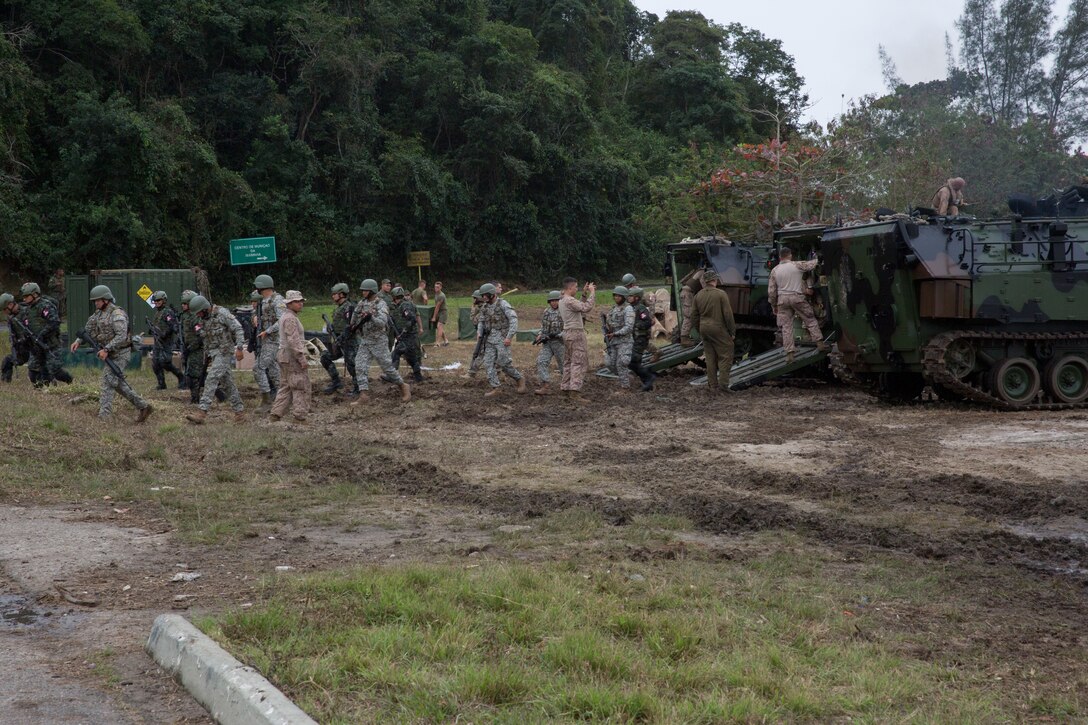 Military members from Peru, Colombia, Ecuador conduct amphibious training.