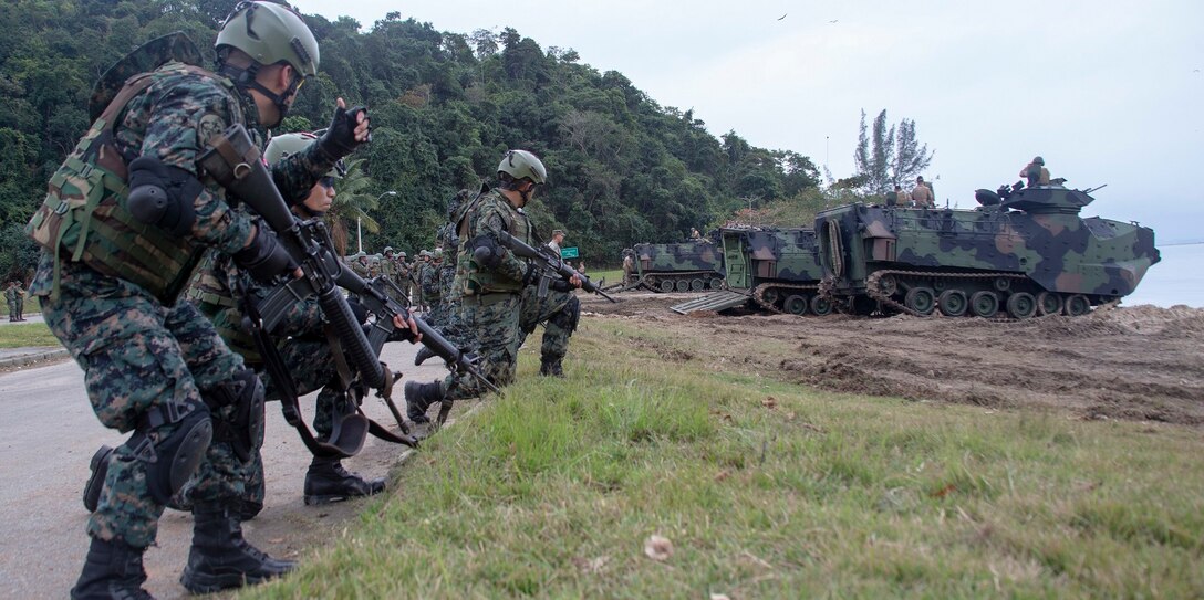 Marines conduct ship-to-shore training.