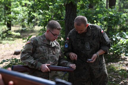 U.S. Soldiers train Poland's future defenders