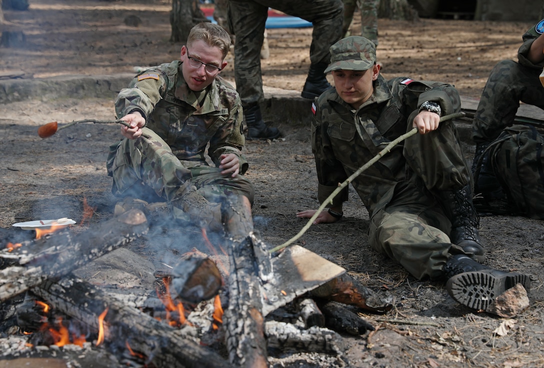 U.S. Soldiers train Poland's future defenders