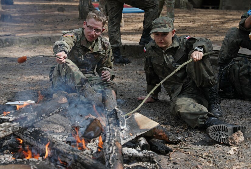 U.S. Soldiers train Poland's future defenders