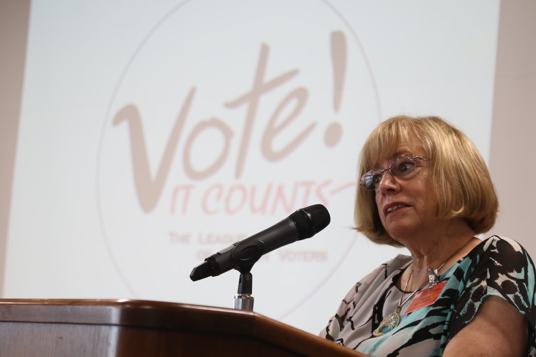 GALVESTON, Texas (Aug. 22, 2019)- Rose Caballero, equal opportunity officer at USACE Galveston District invites Barbara Murray as the guest speaker for the Women’s Equality Day Program to
speak to U.S. Army Corps of Engineers Galveston District employees about the importance of Voter Turnout Among Women. During the presentation she gave
employees a handout to reference voter resources, voting reminders, 2019 deadlines, and ID requirements. (U.S. Army Corps of Engineers photos by Francisco
Hamm)