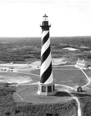 Cape Hatteras Lighthouse > United States Coast Guard > Article