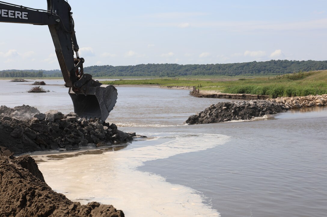 Progress on Levee L550 near Watson, Missouri Aug. 23, 2019.