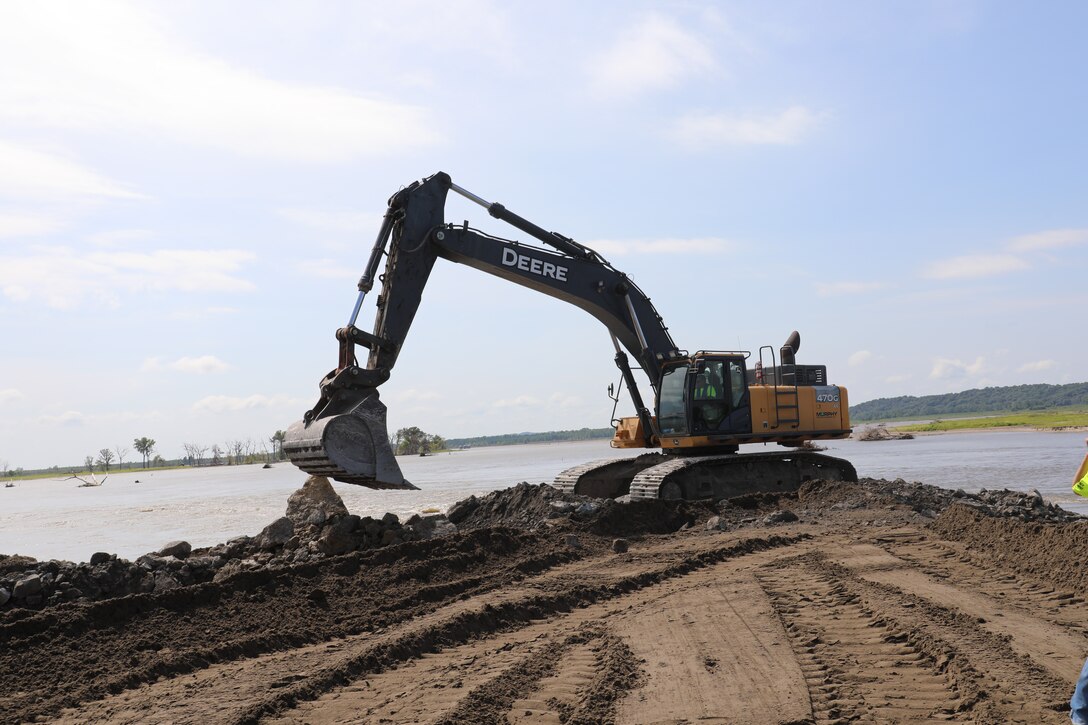 Progress on Levee L550 near Watson, Missouri Aug. 23, 2019.