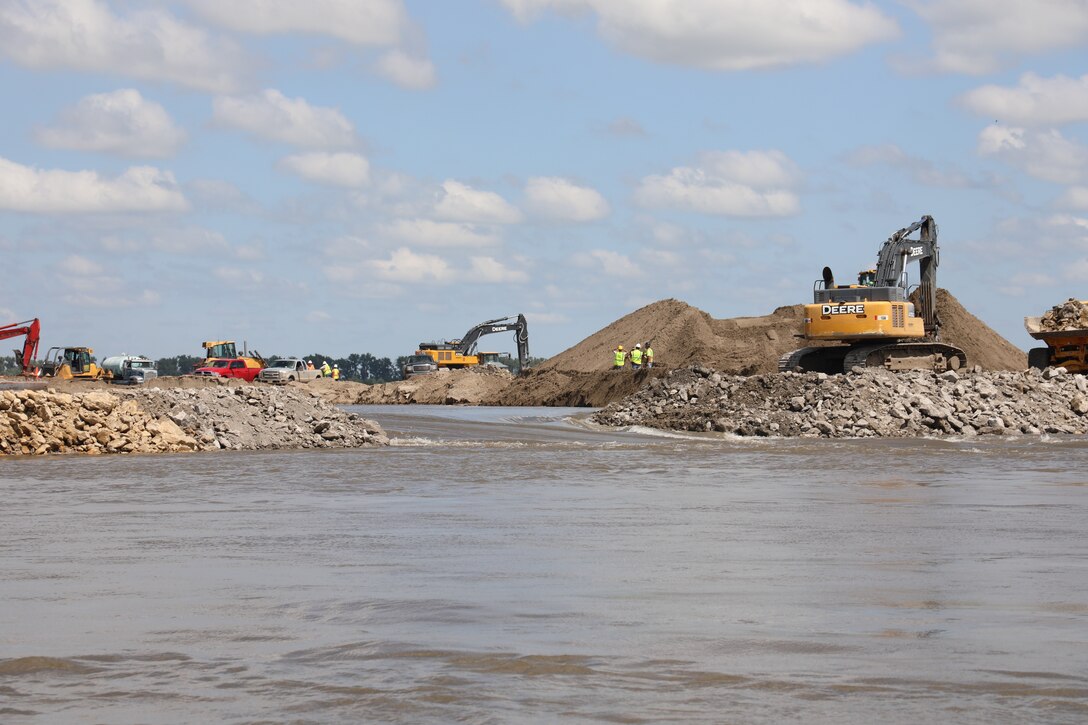 Progress on Levee L550 near Watson, Missouri Aug. 23, 2019.