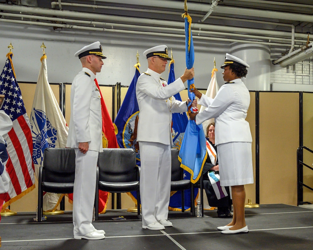 Lee takes command of DLA Distribution Puget Sound, Washington