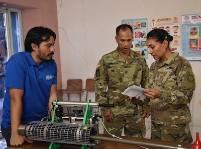 FTC-Bravo dona equipo para apoyar el combate del dengue en Comayagua