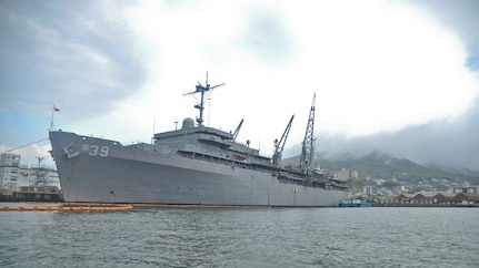 USS Emory S. Land Arrives in Darwin