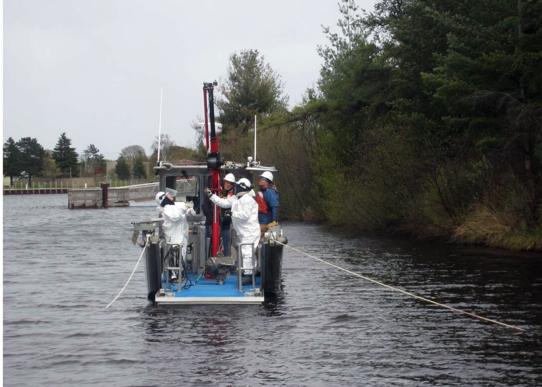 Members of the ERDC place acoustic receiver in Manistique River AOC