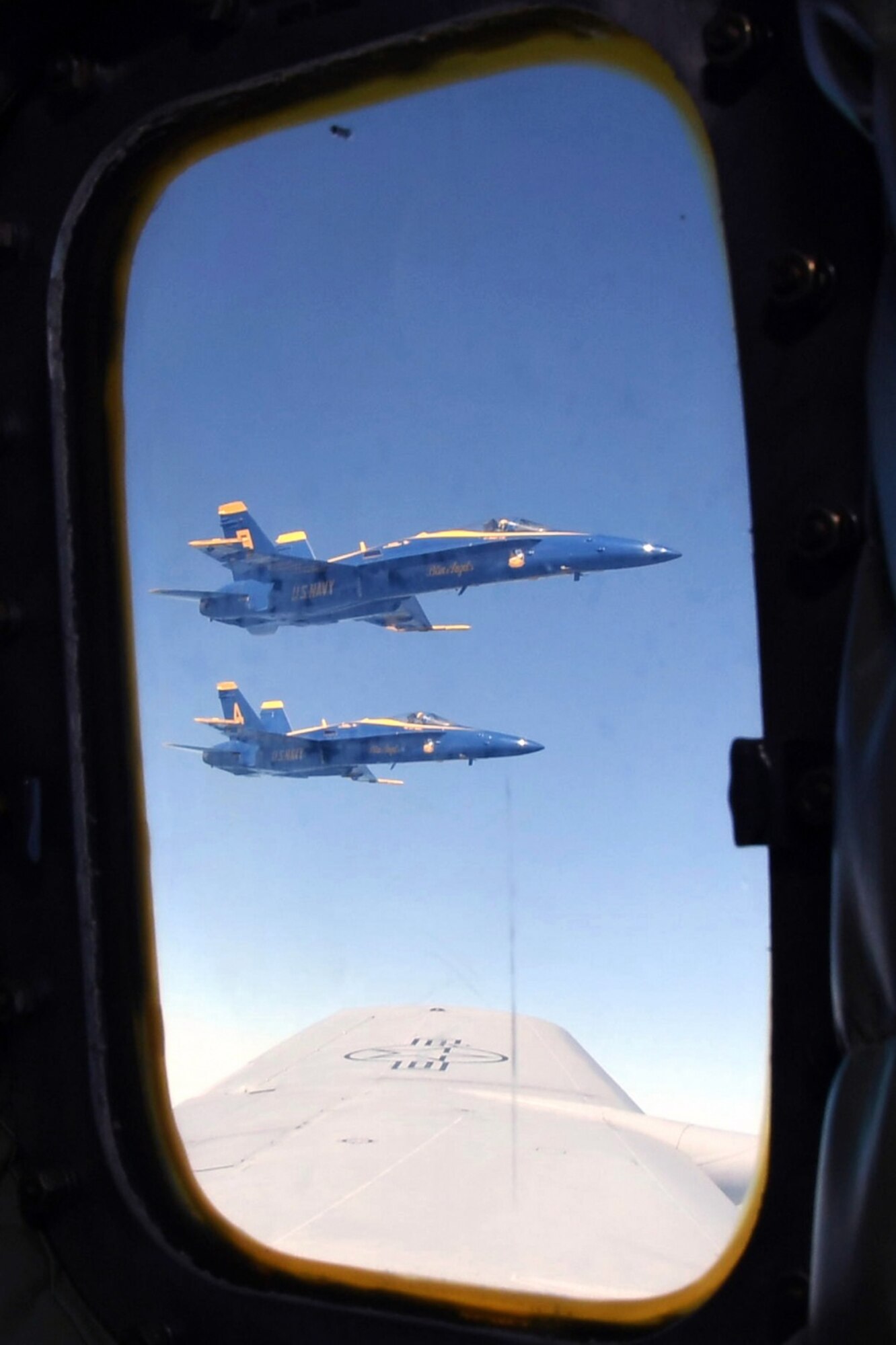 916 ARW refuels the Blue Angels