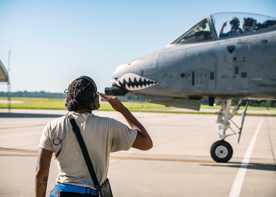 Senior Airman Tori Payne, left, 74th Aircraft Maintenance Unit crew chief, salutes a pilot from the 74th Fighter Squadron prior to takeoff for Little Rock AFB, Ark., Aug. 30, 2019, at Moody Air Force Base, Ga. Moody’s A-10C Thunderbolt II’s were relocated to Little Rock in anticipation of Hurricane Dorian. (U.S. Air Force photo by Airman 1st Class Eugene Oliver)