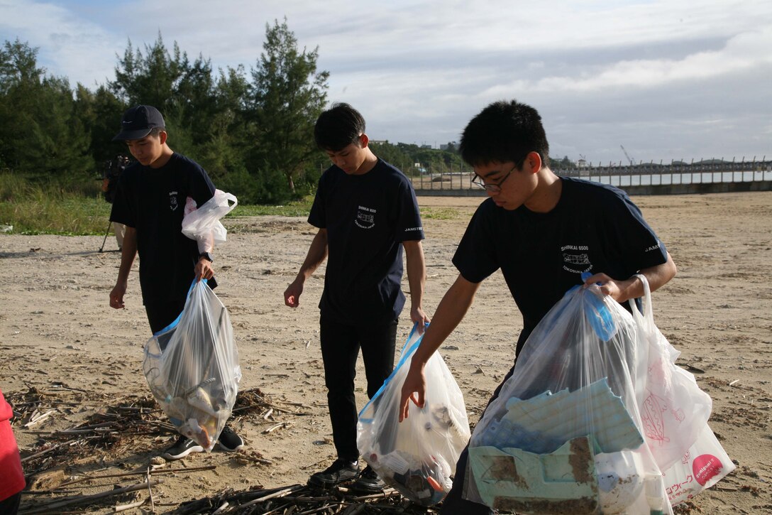 High school students picked up debris from Henoko beach Nov. 24, 2019. High school students from all over Japan concerning the problem of marine plastic waste visited Camp Schwab to join the Marines of Camp Schwab’s Single Marine Program in cleaning Henoko beach. After the beach cleanup, the students presented a certificate of appreciation to Marines who regularly participate beach cleanups in all over Okinawa.