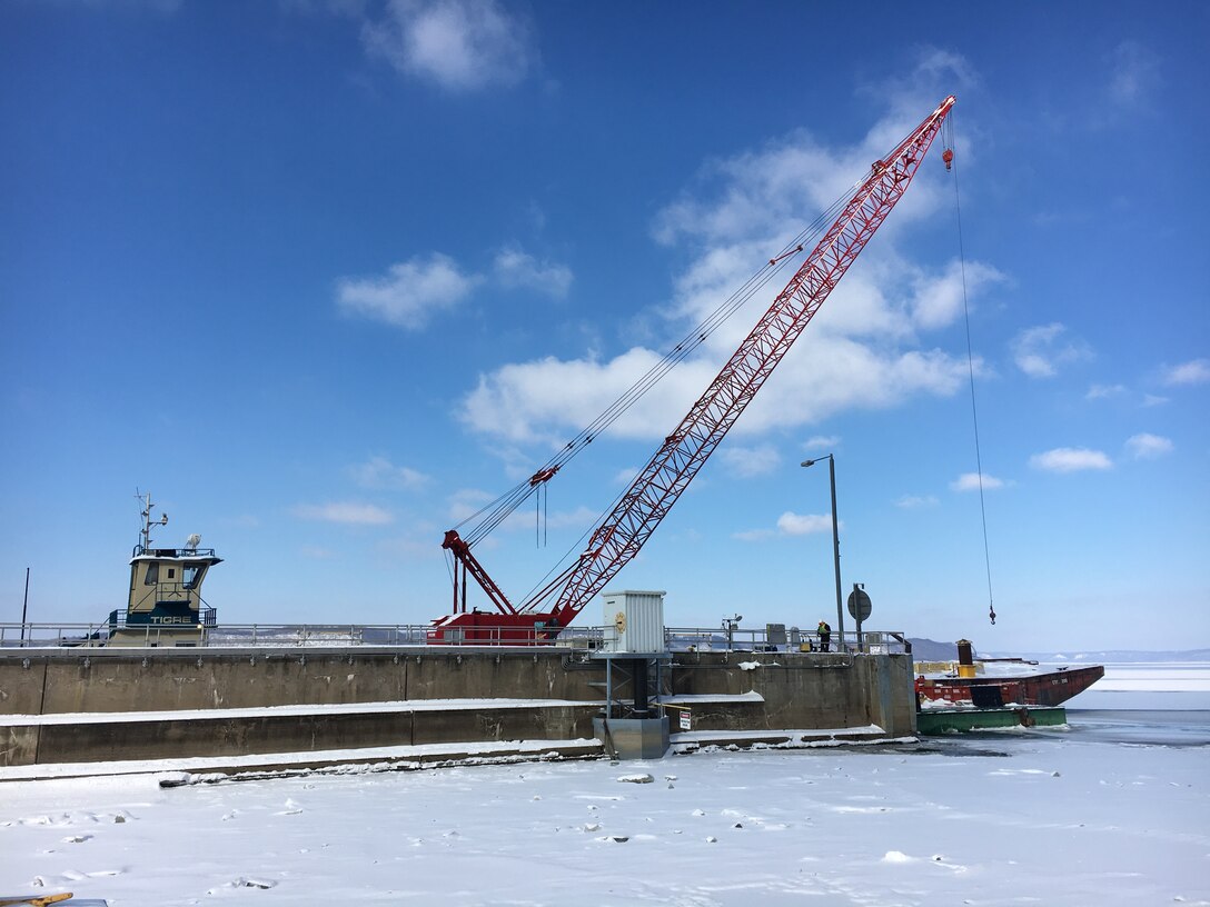 Guidewall repairs at Lock and Dam 9 in Eastman, Wisconsin, Jan. 2019