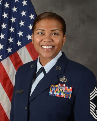 Official biography photo Chief Warren