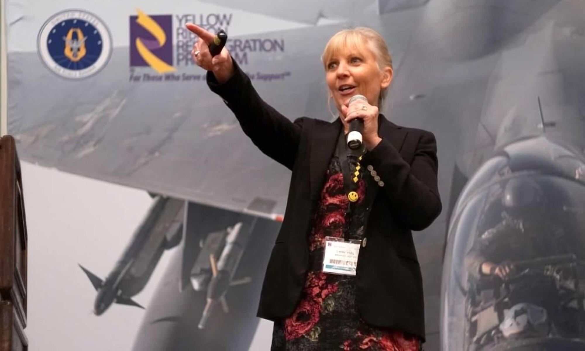 Photo of Retired Lt. Col. Lynne Hull speaking to a crowd at a Yellow Ribbon event.