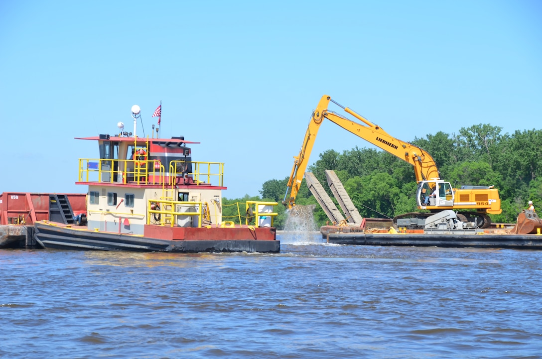 Dredging Operations at Lock and Dam 2 in Hastings, Minnesota in 2011.