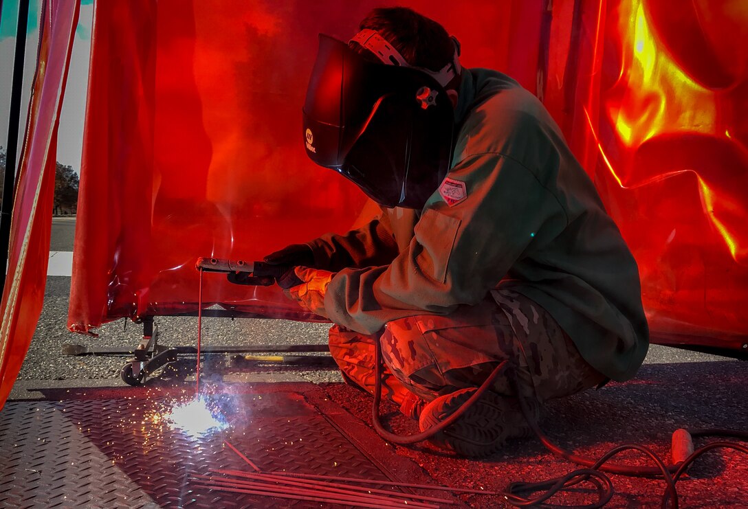 Welding a pit plate