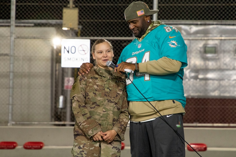 Miami Dolphins Cheerleaders Salute The Troops – Ultimate Cheerleaders