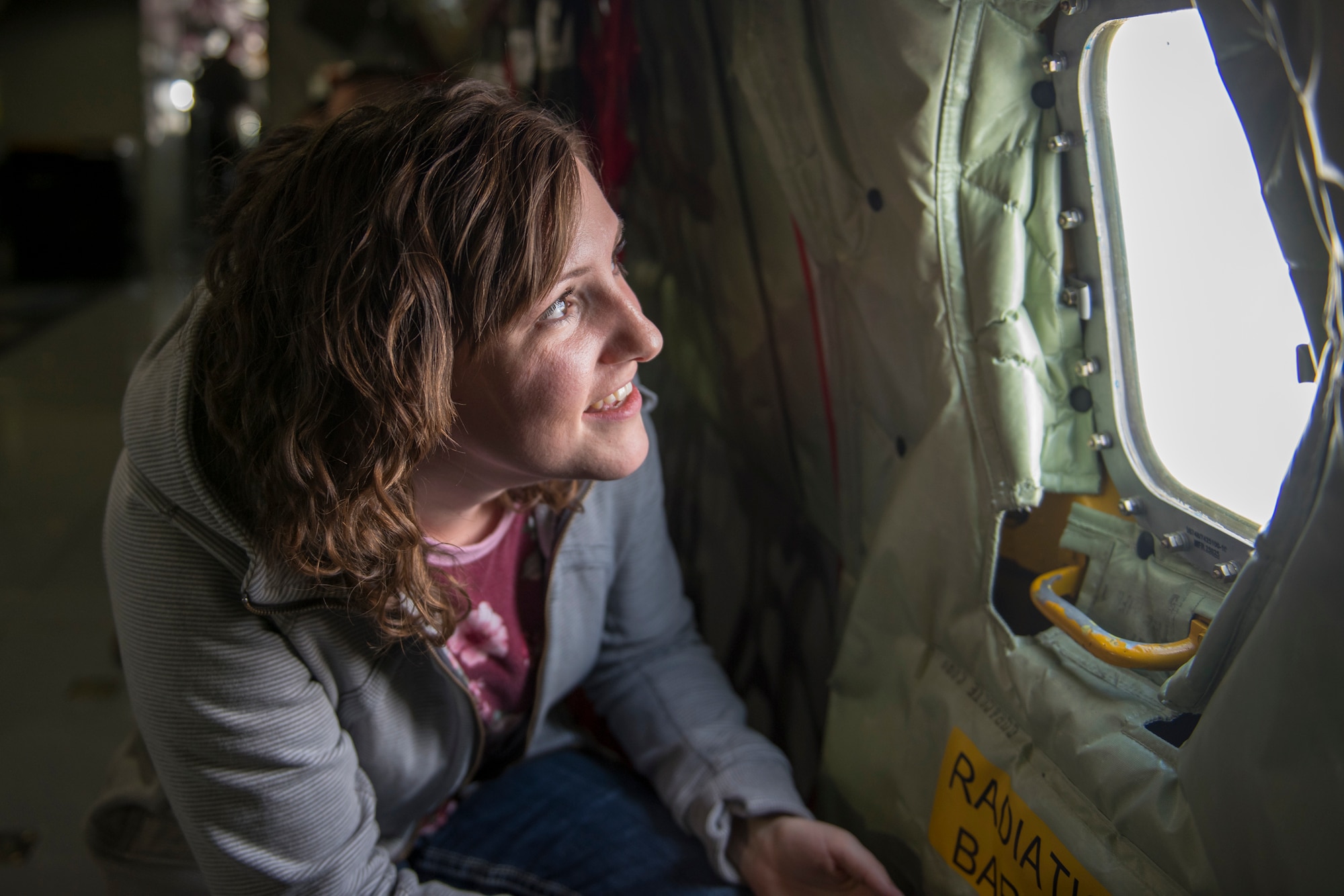 A wife of an Airman from the 124th Fighter Wing looks out the window of a KC-135 Stratotanker assigned to the Utah Air National Guard’s 151st Air Refueling Wing, over Southwest Idaho, Dec. 7, 2019. The Idaho and Utah Air National Guard units collaborated to support an in-flight refueling experience for spouses of Airmen from the 124th FW. (U.S. Air National Guard photo by Airman 1st Class Taylor Walker)